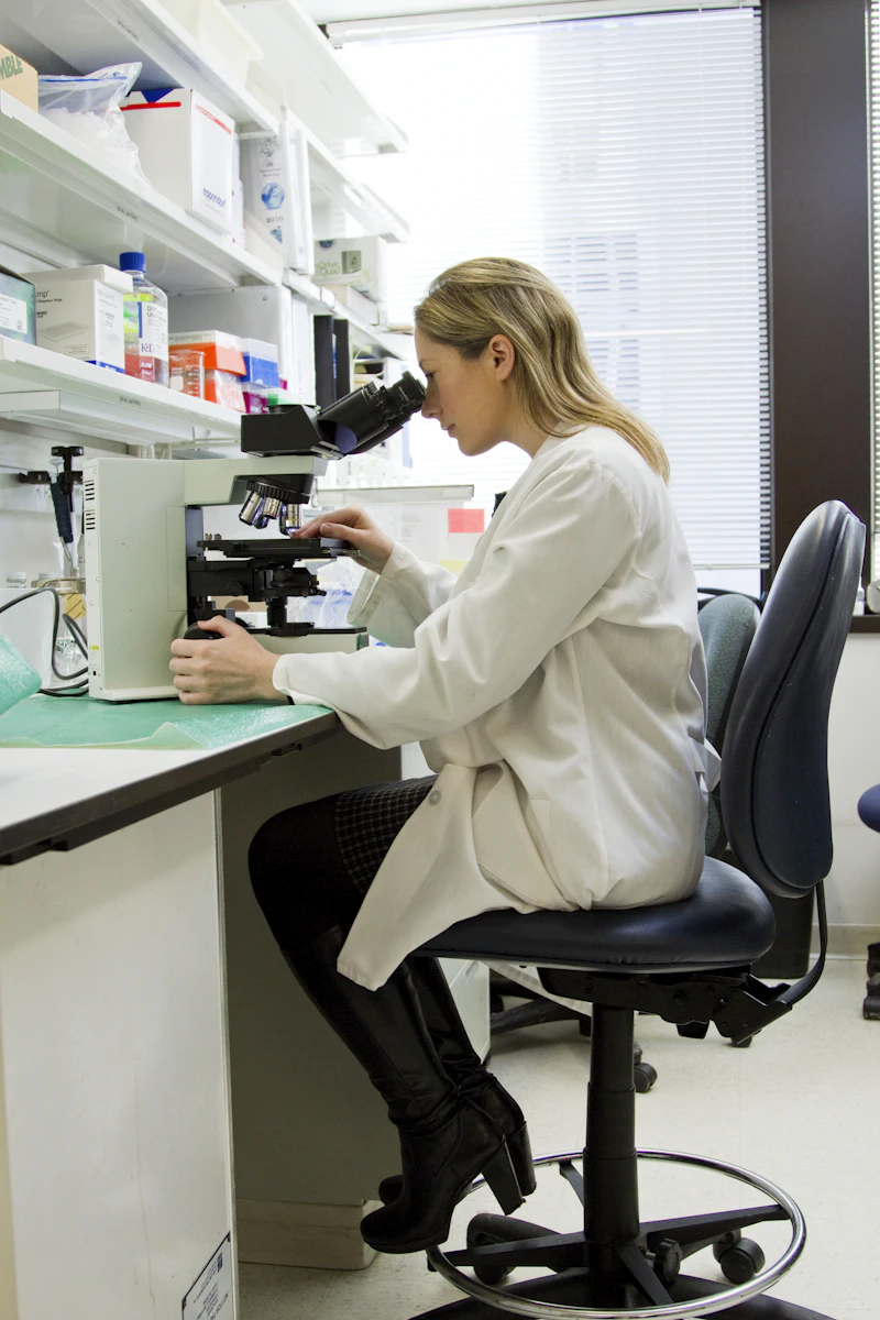 Laboratory scientist working with diagnostic equipment